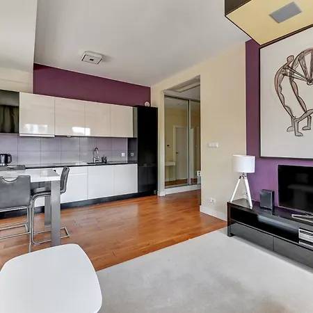 Executive With Sauna By Grand Apartment *