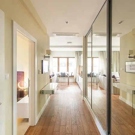 Executive With Sauna By Grand Apartment
