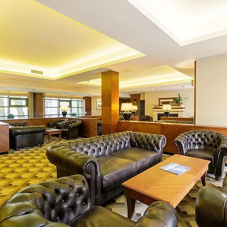 Executive With Sauna By Grand Apartment