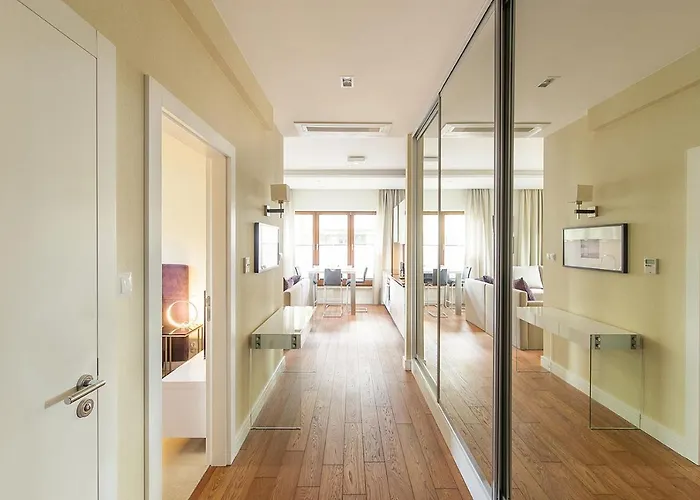 Executive With Sauna By Grand Apartment