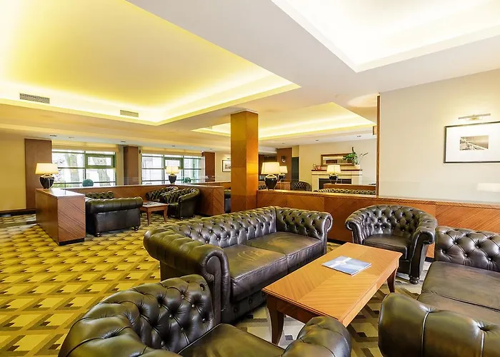 Executive With Sauna By Grand Apartment